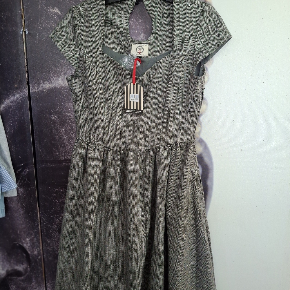 Banned Apparel dancing days, SZ Medium,  color black, white midi dress, NWT
